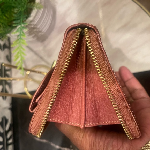 GUC Chloe signature bow zippy wallet - Picture 10 of 10